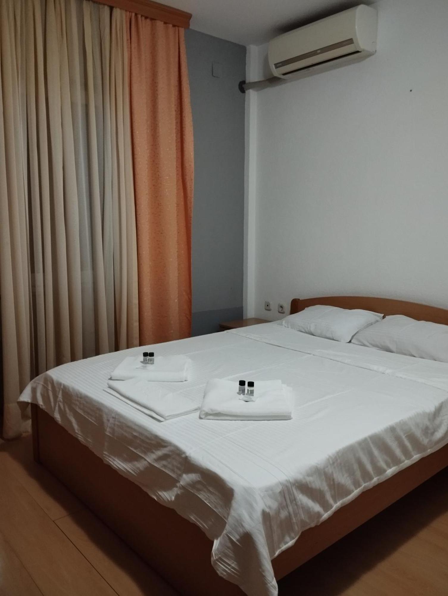 Hotel Ariston Струга Экстерьер фото