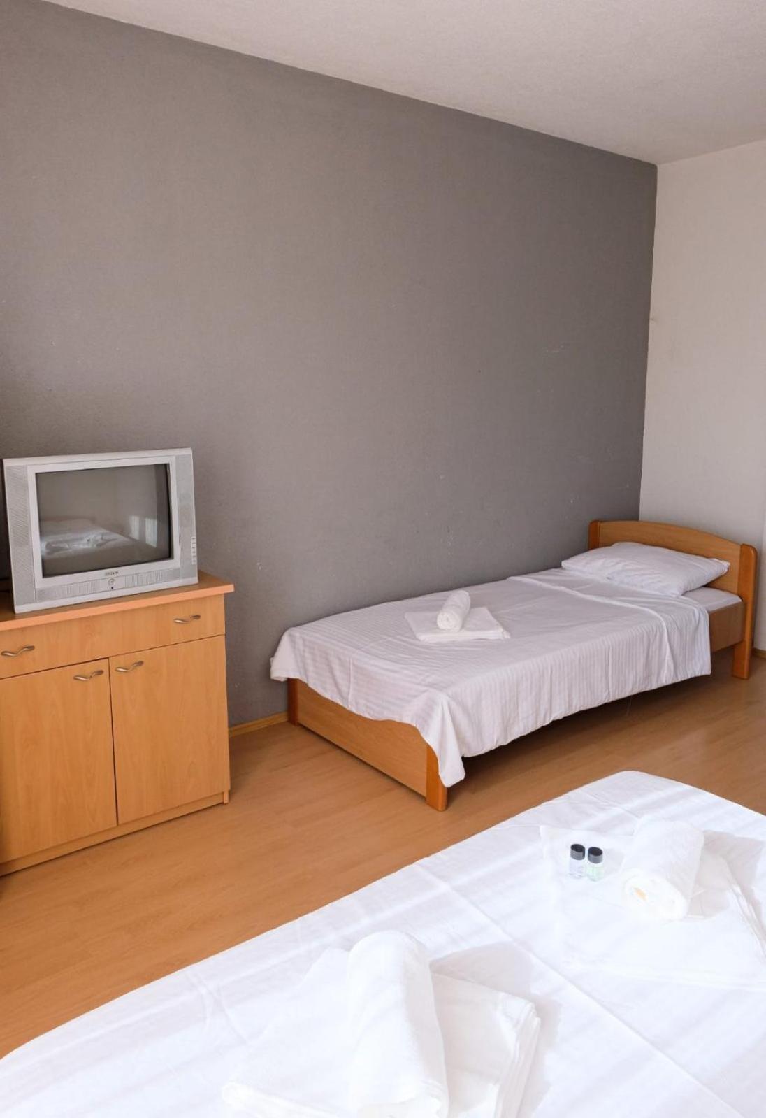 Hotel Ariston Струга Экстерьер фото