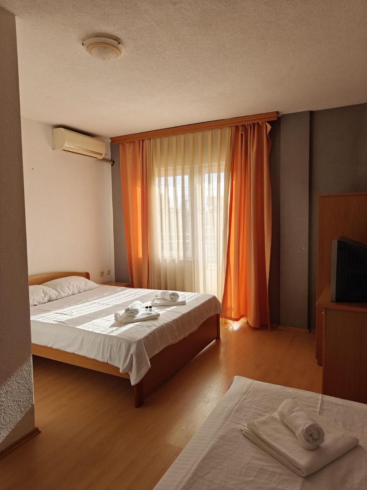 Hotel Ariston Струга Экстерьер фото