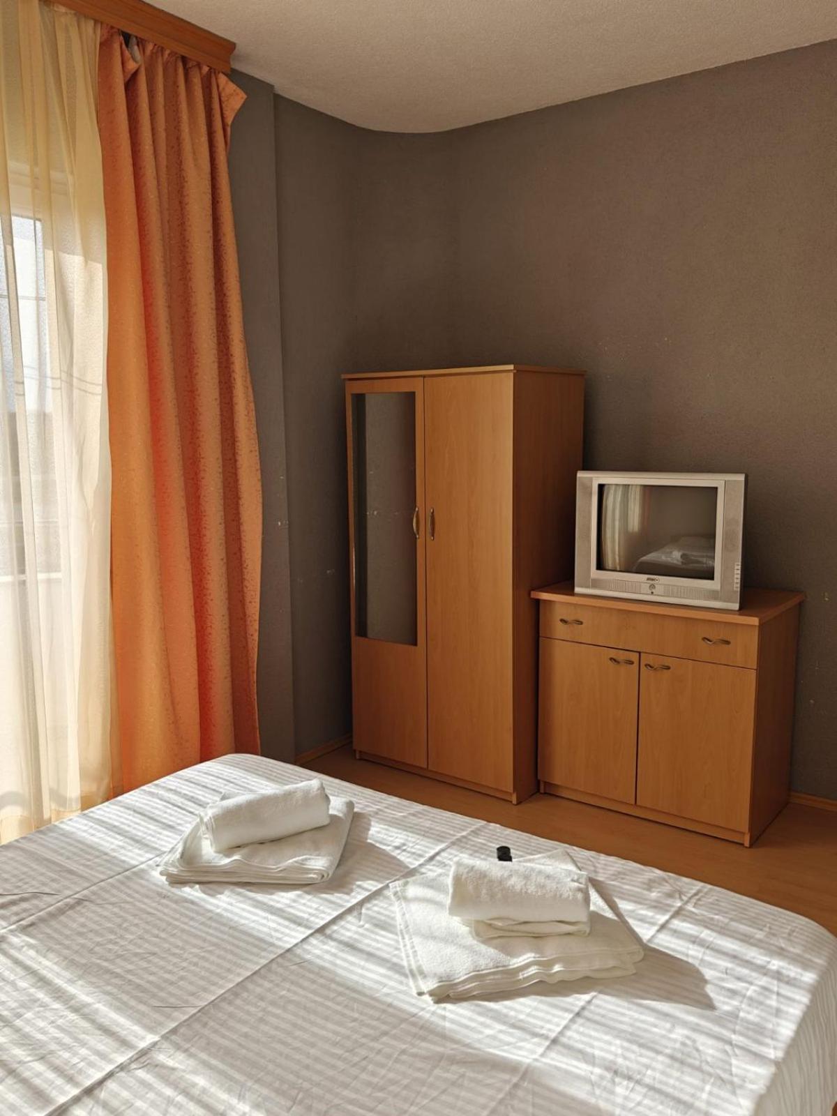 Hotel Ariston Струга Экстерьер фото