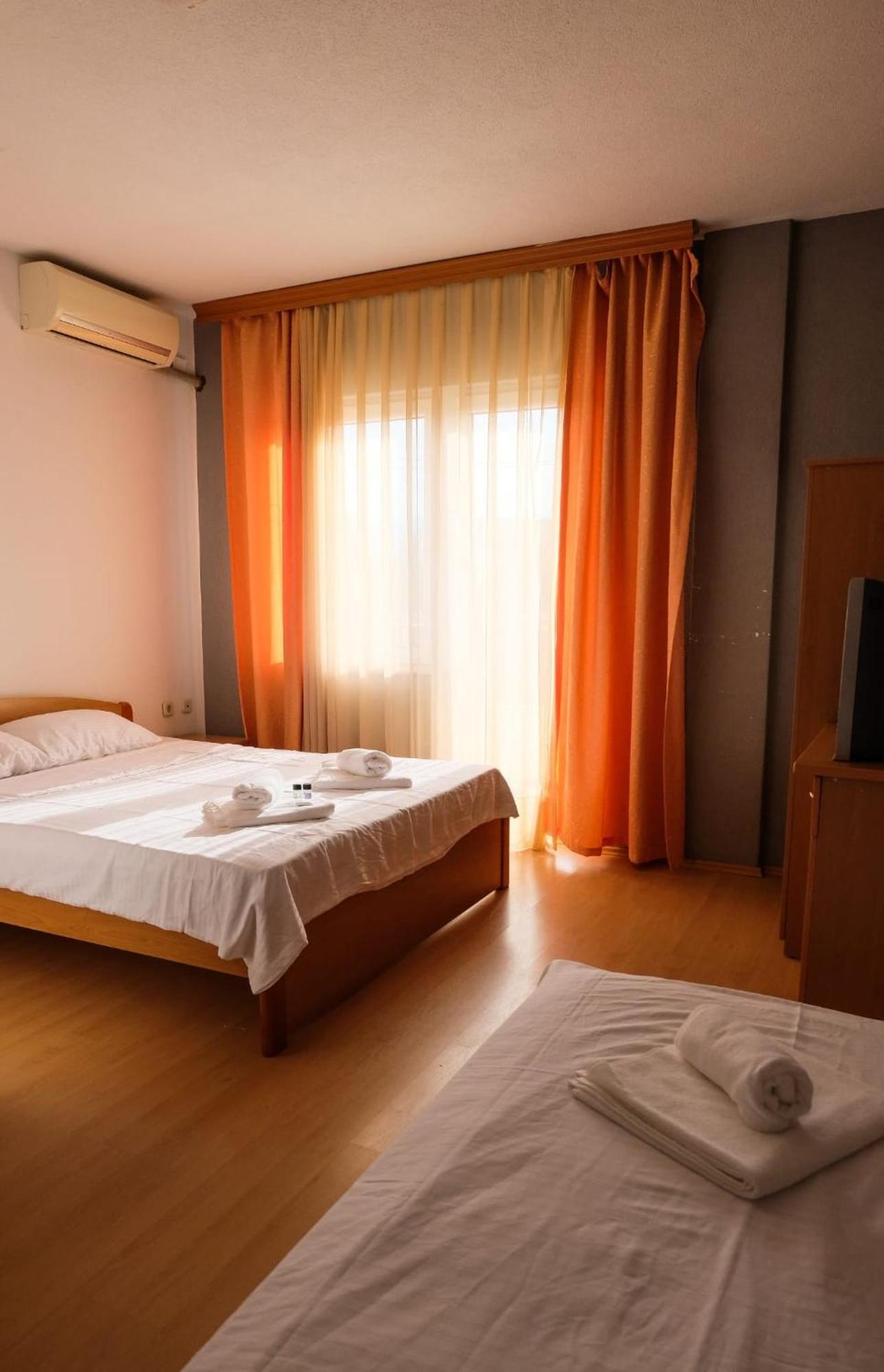 Hotel Ariston Струга Экстерьер фото