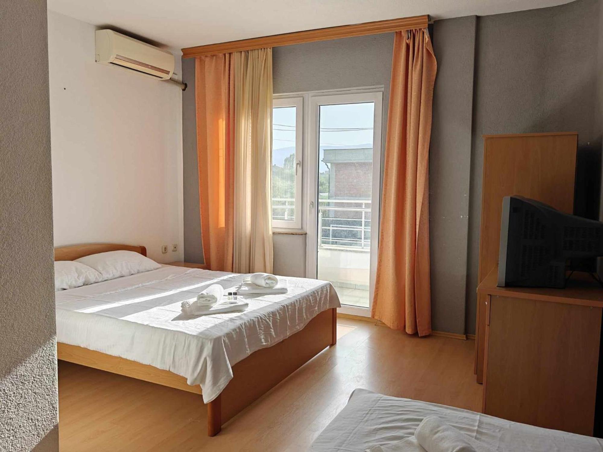 Hotel Ariston Струга Экстерьер фото