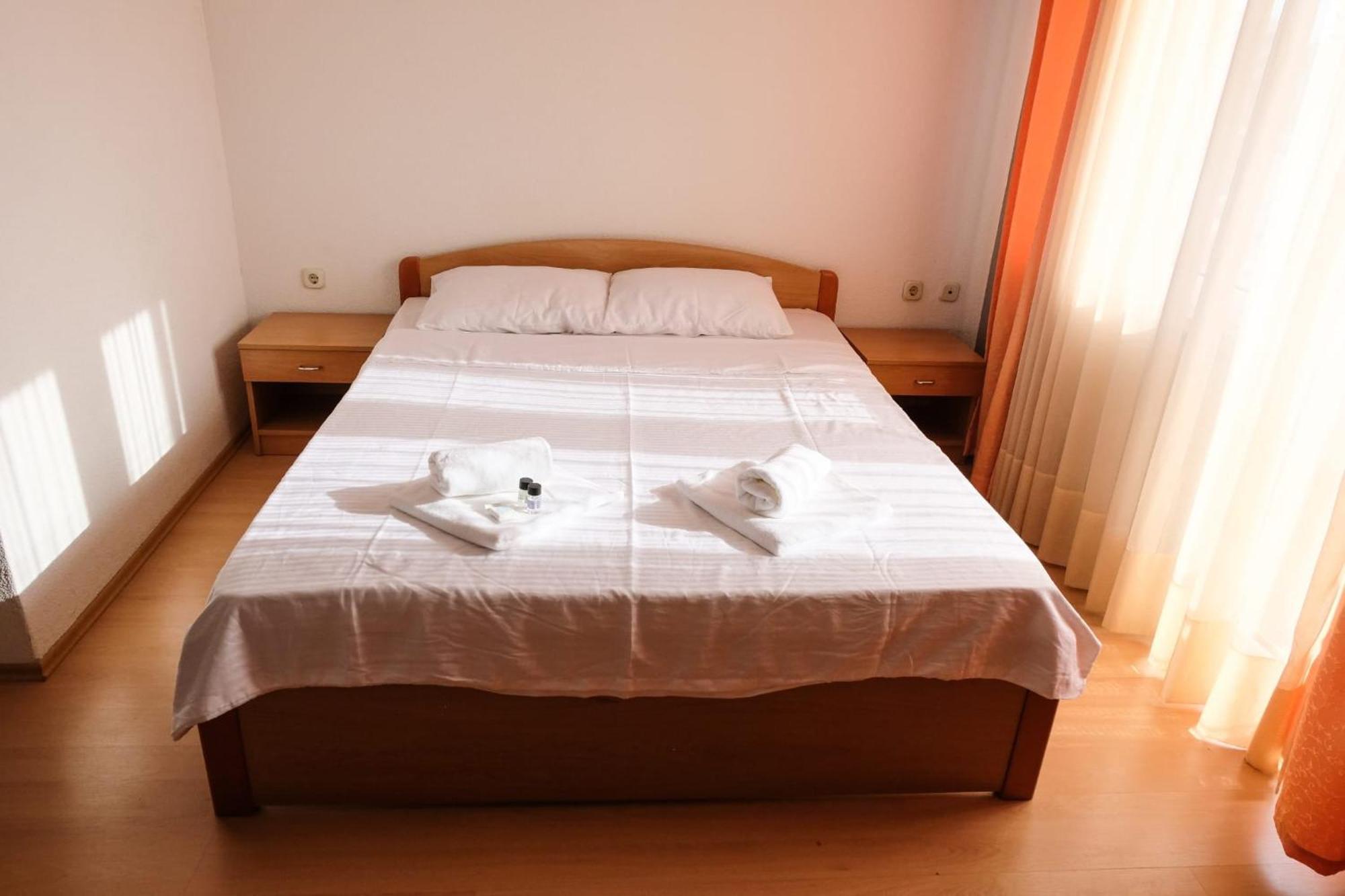 Hotel Ariston Струга Экстерьер фото