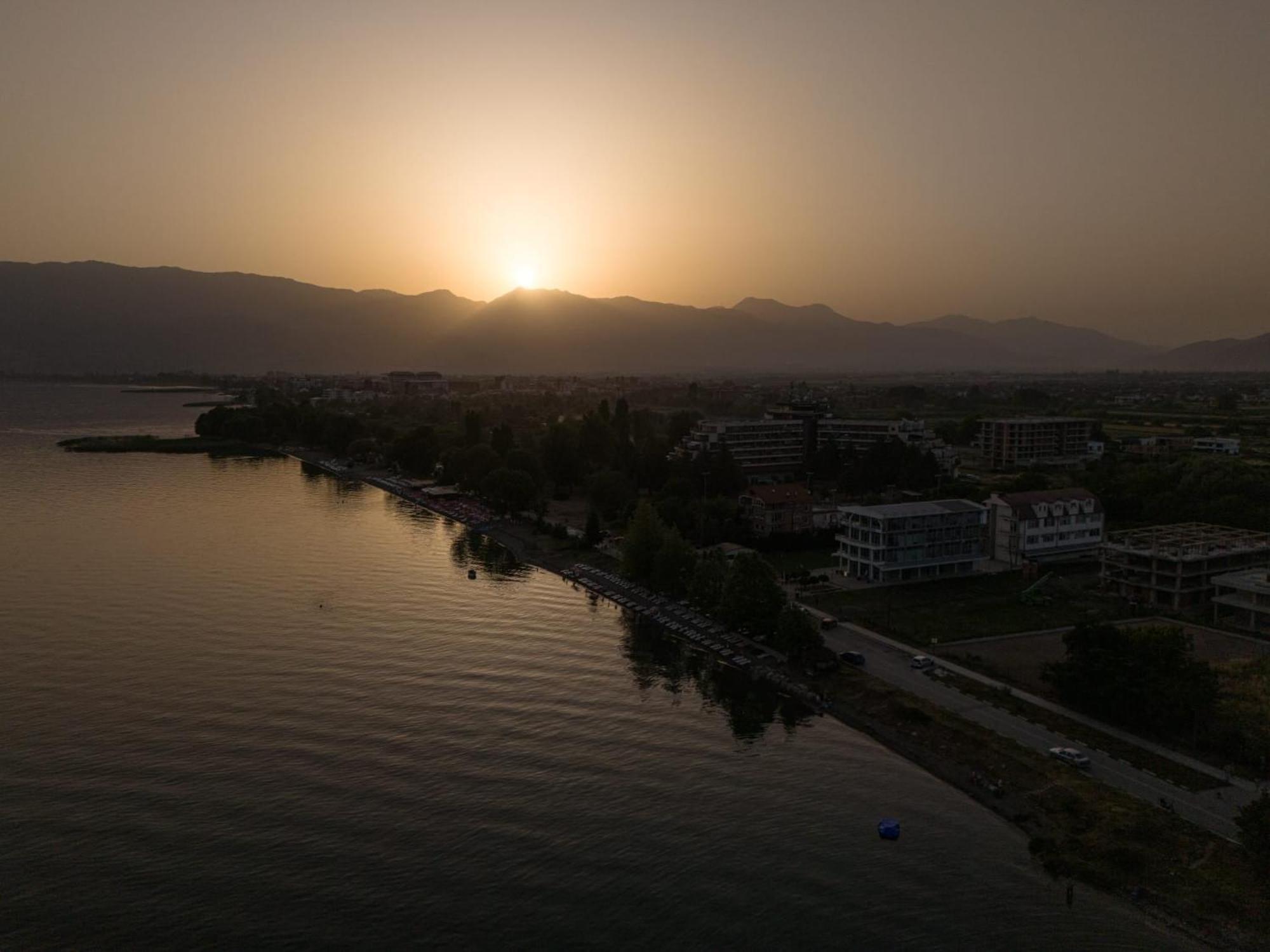 Hotel Ariston Струга Экстерьер фото